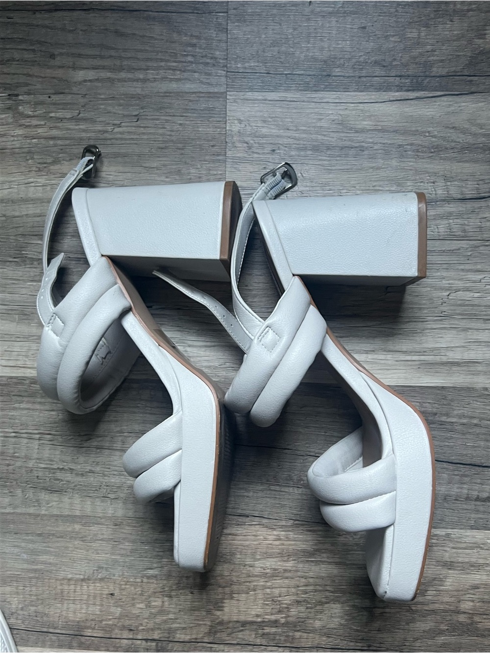 Steve Madden-White Block Heel Sandals with Padded Straps - Picture 4 of 4